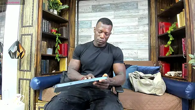 Snapshot of MarcusBlack_ chatting on May 2026 12:12:01 PM MarcusBlack online show from May 2026 12:12:01 PM