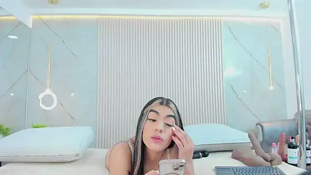 Antonella west online show from December 2025 09:45:01 PM