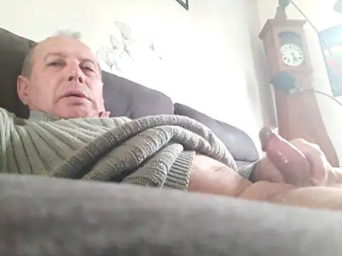 Vince072 online show from November 2025 12:06:01 PM