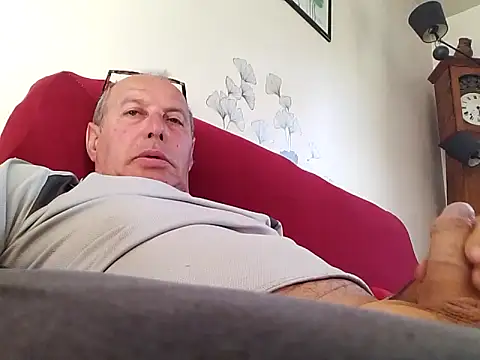 Vince072 online show from June 2026 07:43:02 AM