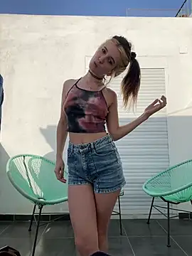 Snapshot of strangers2lovers chatting on March 2026 03:47:01 PM strangers2lovers online show from March 2026 03:47:01 PM