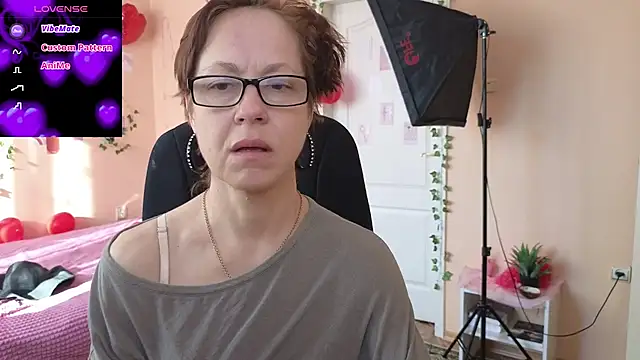 Snapshot of Ronda_Roni chatting on February 2026 06:42:01 AM Ronda Roni online show from February 2026 06:42:01 AM