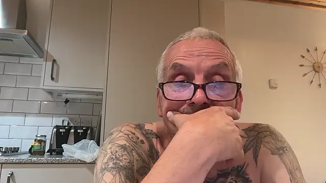 Snapshot of poggles chatting on September 2025 08:31:02 PM poggles online show from September 2025 08:31:02 PM