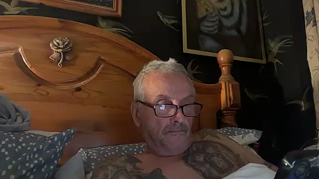 Snapshot of poggles chatting on October 2025 07:33:01 PM poggles online show from October 2025 07:33:01 PM