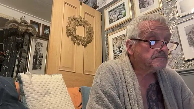 Snapshot of poggles chatting on October 2025 08:31:02 PM poggles online show from October 2025 08:31:02 PM