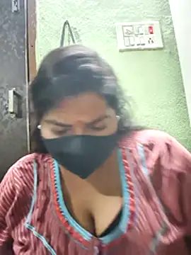 Snapshot of Liyaa_24 chatting on February 2026 04:05:02 PM Liyaa 24 online show from February 2026 04:05:02 PM