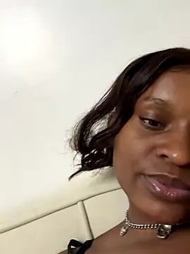 Snapshot of Lil-shawrie chatting on December 2025 06:42:02 AM Lil-shawrie online show from December 2025 06:42:02 AM