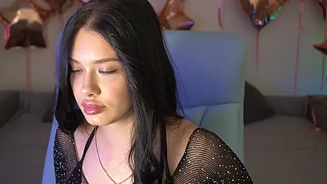 Snapshot of ReginaWine chatting on September 2025 03:45:01 PM ReginaWine online show from September 2025 03:45:01 PM