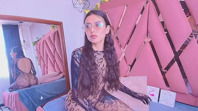 viollettaa  online show from September 2025 07:03:02 PM