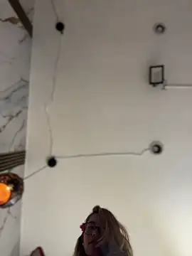 sara calderon online show from December 2025 02:15:01 PM