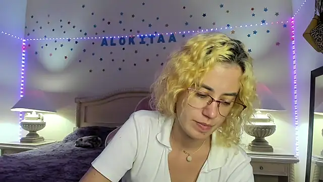 Snapshot of aalokitaa chatting on November 2025 06:01:01 AM aalokitaa online show from November 2025 06:01:01 AM