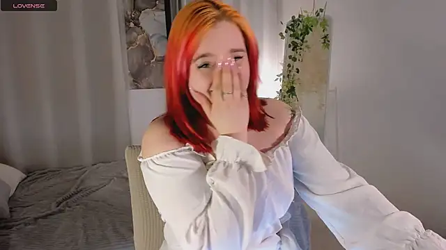 lunaalli online show from April 2026 09:41:02 PM