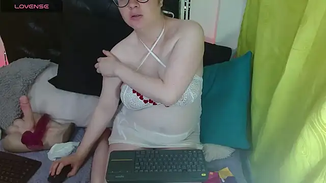 KrystalAdams online show from October 2025 12:27:01 PM