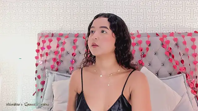 Evaa Lunna  online show from February 2026 06:31:01 PM