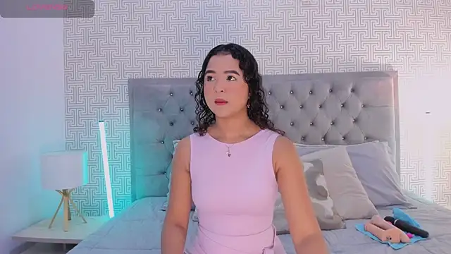 Evaa Lunna  online show from May 2026 08:26:02 PM