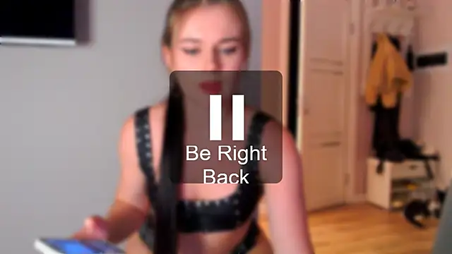 AlexaButttler online show from October 2025 09:37:01 PM