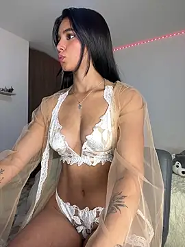 Snapshot of Vaneza_G1 chatting on May 2026 03:45:01 AM Vaneza G1 online show from May 2026 03:45:01 AM
