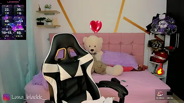 Luna blackk online show from April 2026 09:12:02 PM