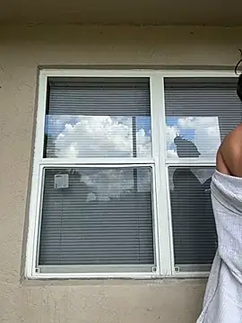 sweetsirenn online show from March 2026 03:51:01 PM