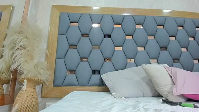 juliette pretty  online show from November 2025 07:01:02 PM