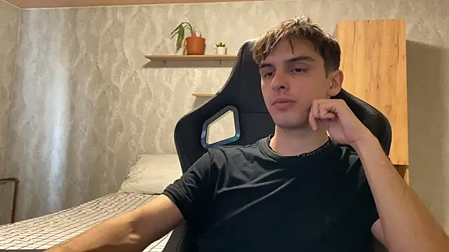 Snapshot of elliot_scott chatting on September 2025 01:41:02 AM elliot scott online show from September 2025 01:41:02 AM