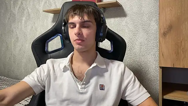 Snapshot of elliot_scott chatting on October 2025 02:20:01 AM elliot scott online show from October 2025 02:20:01 AM