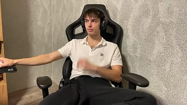 Snapshot of elliot_scott chatting on October 2025 02:33:01 AM elliot scott online show from October 2025 02:33:01 AM