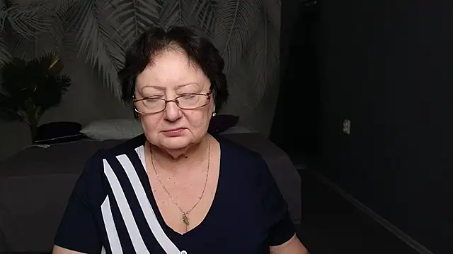 Margo Moll online show from November 2025 05:18:02 AM