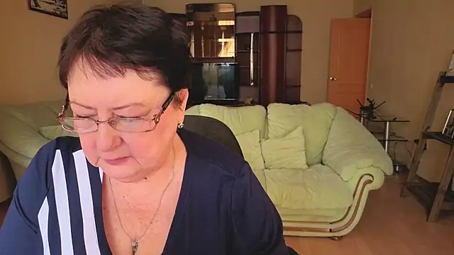 Margo Moll online show from February 2026 12:12:01 PM