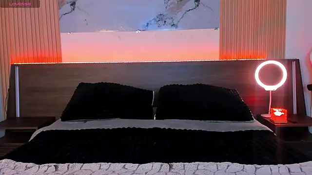 samanthaa moon online show from March 2026 11:00:01 PM