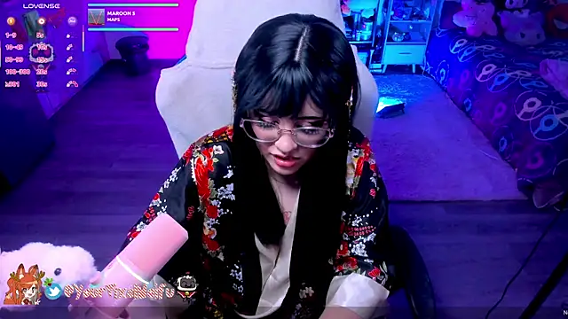 Snapshot of AlyssaRomanova chatting on November 2025 02:20:01 AM AlyssaRomanova online show from November 2025 02:20:01 AM