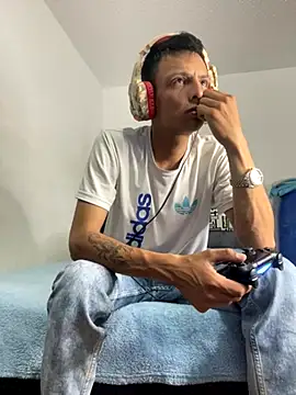 andrewcoopper1 online show from September 2025 03:32:02 AM