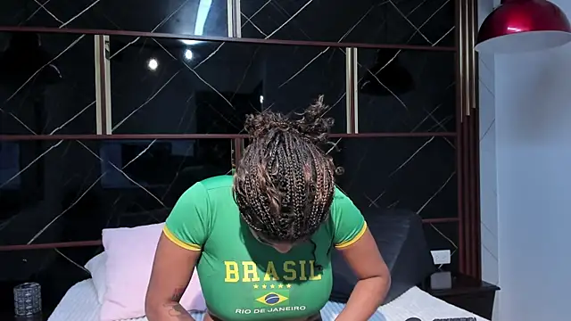 HannyThompson online show from October 2025 12:26:02 PM