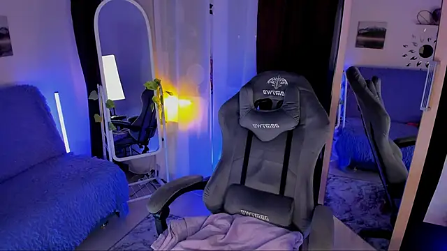 Snapshot of MissClairDeLune chatting on January 2025 05:11:01 PM MissClairDeLune online show from January 2025 05:11:01 PM