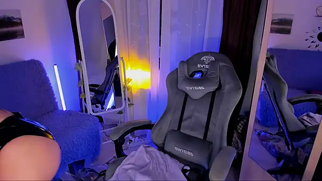 Snapshot of MissClairDeLune chatting on February 2025 05:02:02 PM MissClairDeLune online show from February 2025 05:02:02 PM