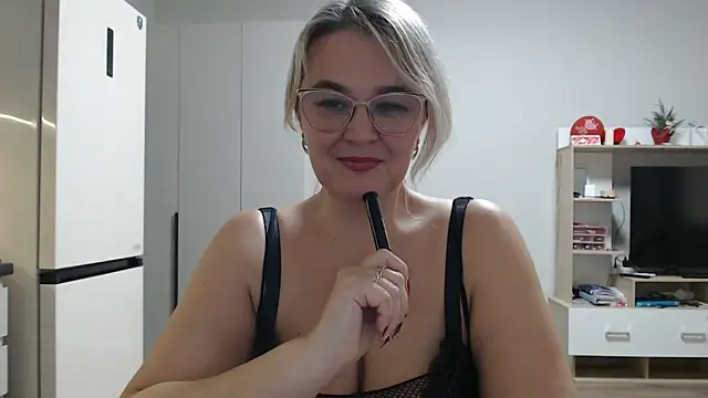 EleanoraDream online show from April 2026 09:01:02 AM