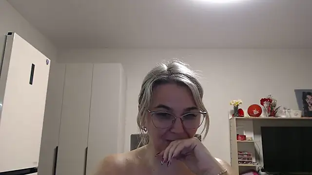 EleanoraDream online show from May 2026 05:18:02 PM