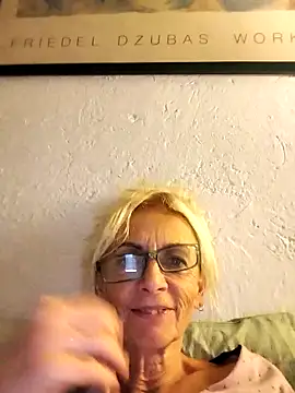 clarabell4 online show from November 2025 09:02:01 PM