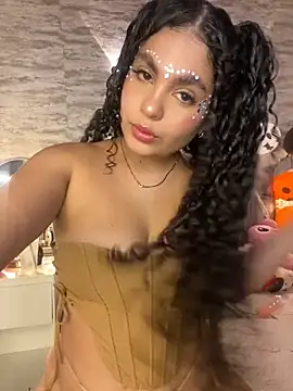 Yassy vazquez online show from October 2025 07:34:01 PM