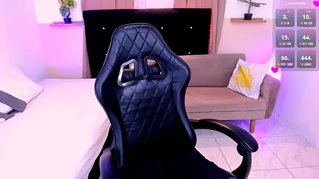 Snapshot of Sarah_Brooke chatting on October 2025 06:56:01 PM Sarah Brooke online show from October 2025 06:56:01 PM