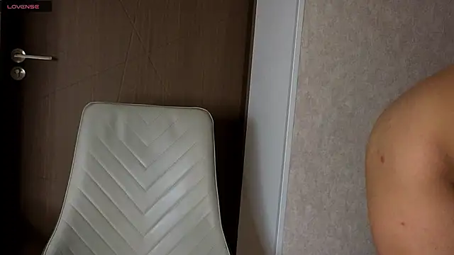 Snapshot of NoFace_Model chatting on February 2026 05:11:01 PM NoFace Model online show from February 2026 05:11:01 PM