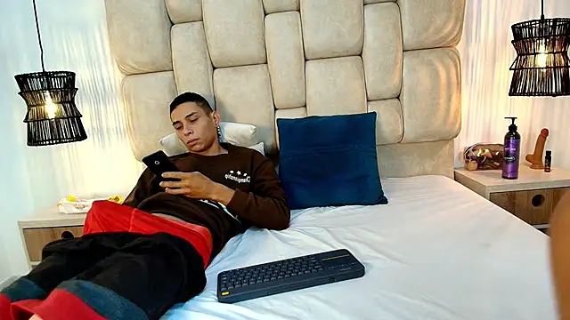 Zoelucas online show from December 2025 11:48:01 AM