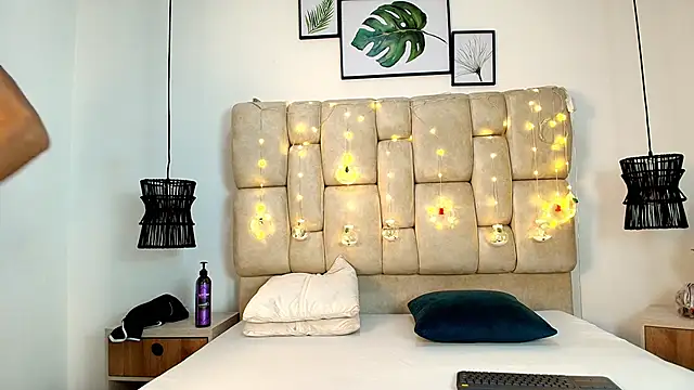 Zoelucas online show from December 2025 12:03:02 PM