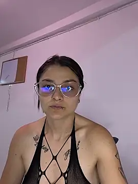 Coralinne   online show from May 2026 01:02:02 AM