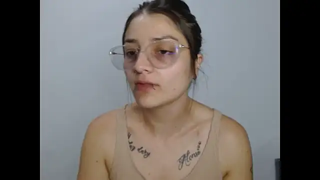 Coralinne   online show from May 2026 01:03:01 AM