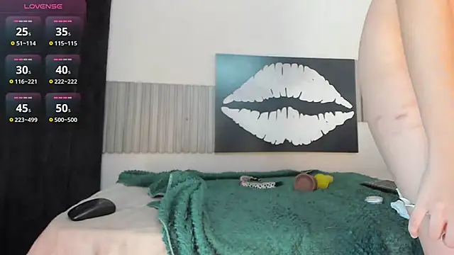 Snapshot of Blue_Sixx chatting on October 2025 10:10:02 PM Blue Sixx online show from October 2025 10:10:02 PM