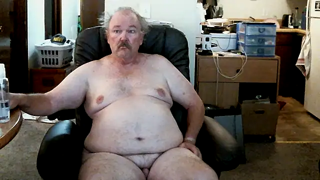 Snapshot of havethickcock chatting on October 2025 03:27:02 AM havethickcock online show from October 2025 03:27:02 AM