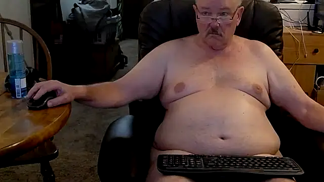 Snapshot of havethickcock chatting on December 2025 03:23:01 AM havethickcock online show from December 2025 03:23:01 AM