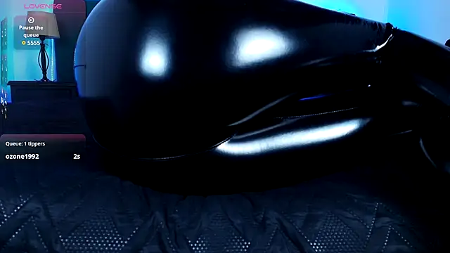 Alisse Moore online show from October 2025 12:36:02 PM