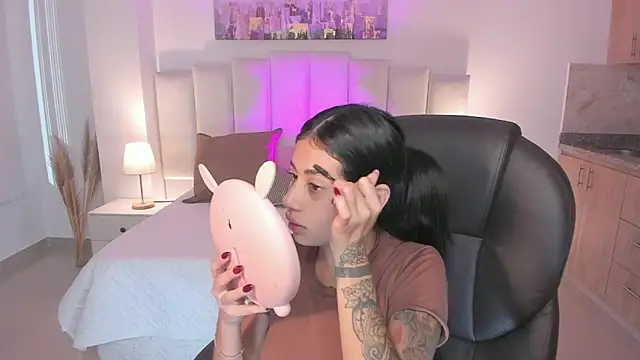 Snapshot of miranda_crawfor chatting on December 2025 11:48:01 AM miranda crawfor online show from December 2025 11:48:01 AM